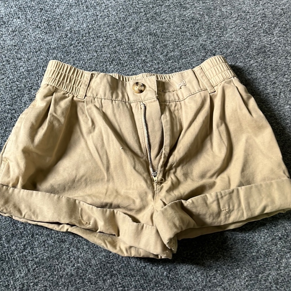 Women’s khaki shorts, forever 21 size extra small